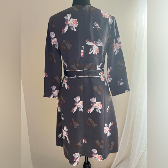 Banana Republic floral mini dress, worn once. Size 0 - Picture 2 of 2